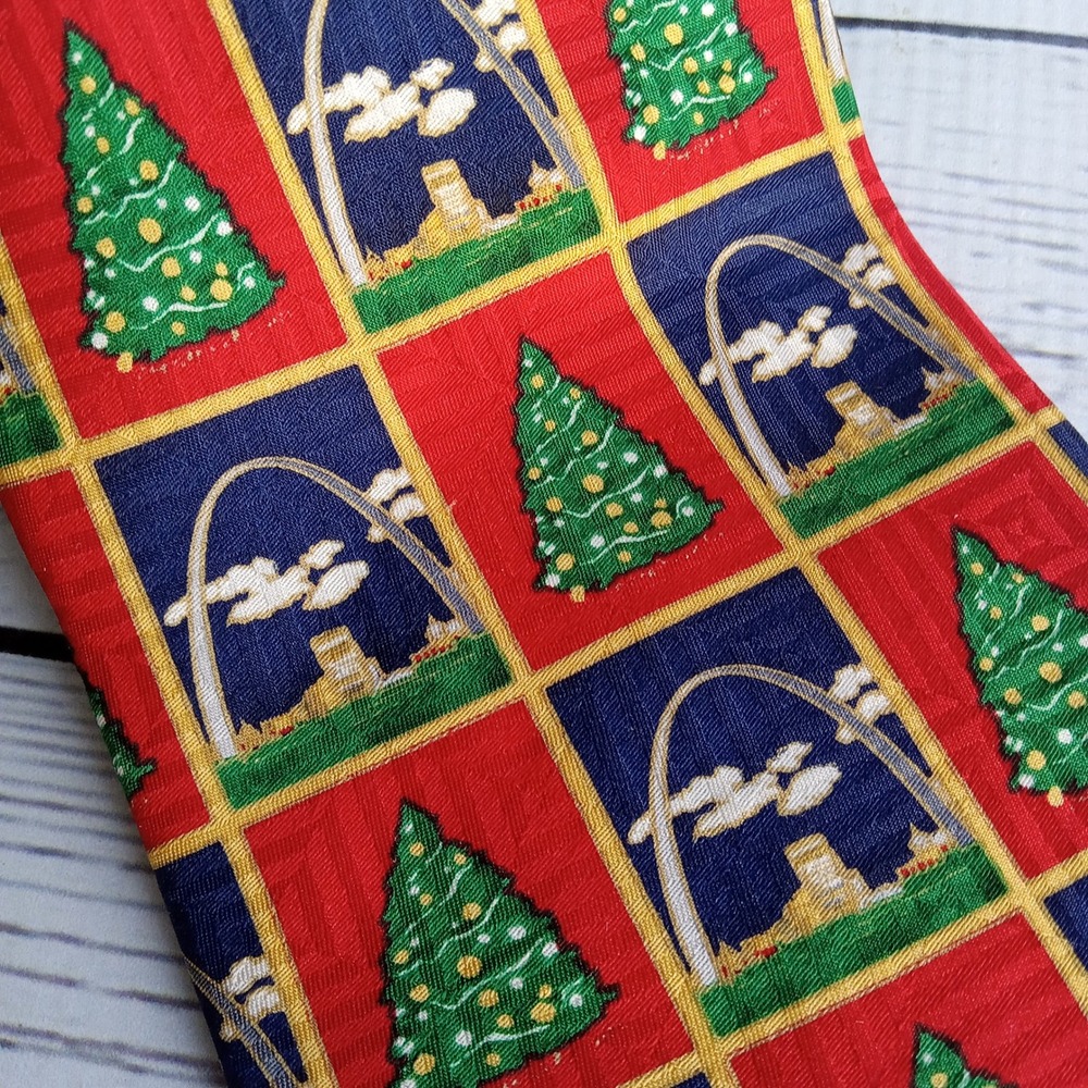 St Louis Missouri Gateway‎ Arch Christmas 100% Silk Novelty Holiday Mens Necktie - Picture 2 of 5